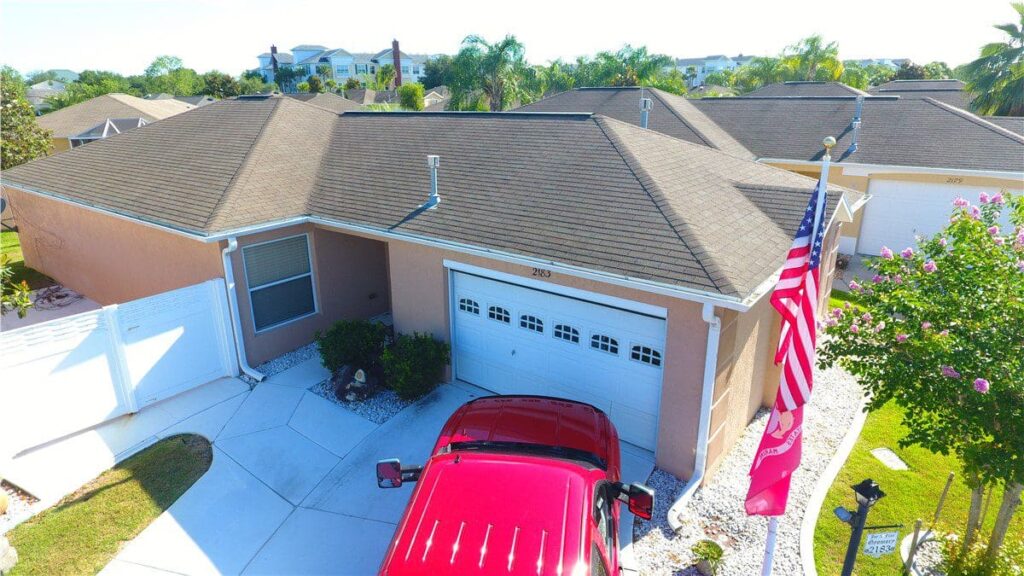 brown asphalt shingle roof
