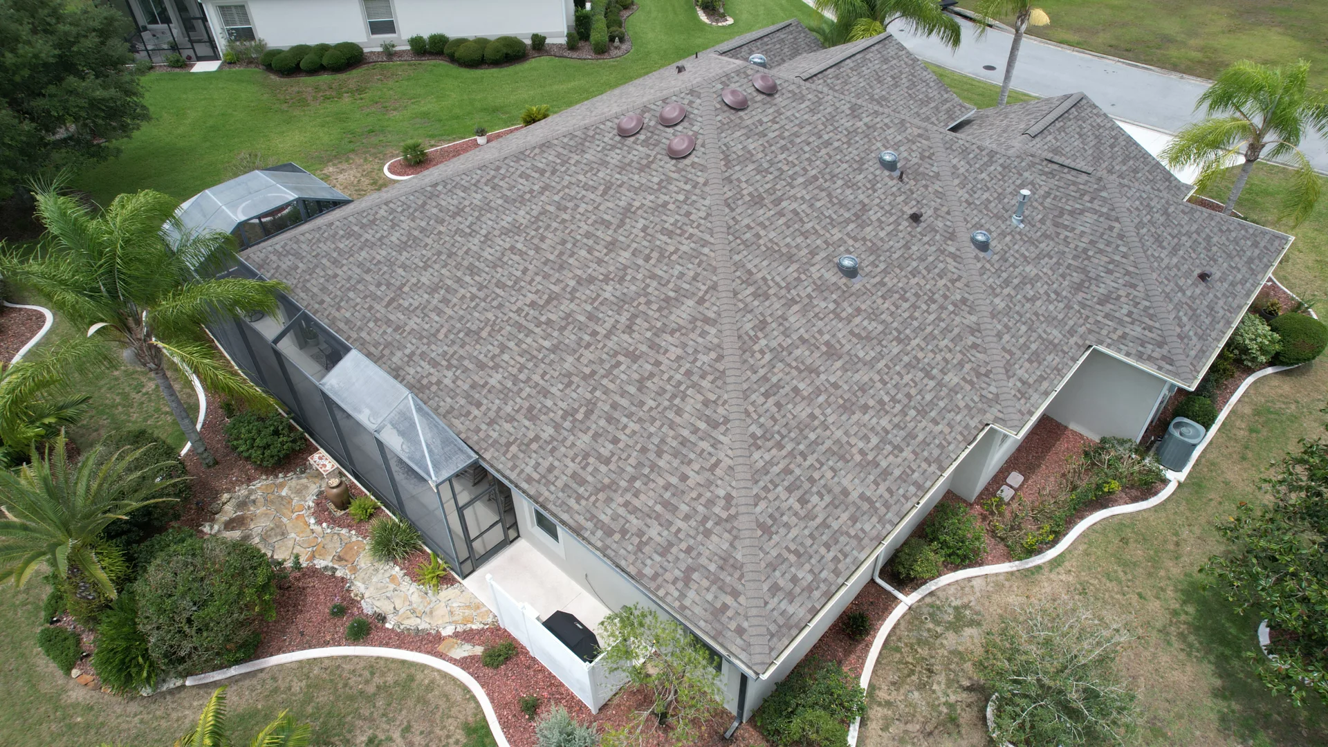 gray asphalt shingle roof